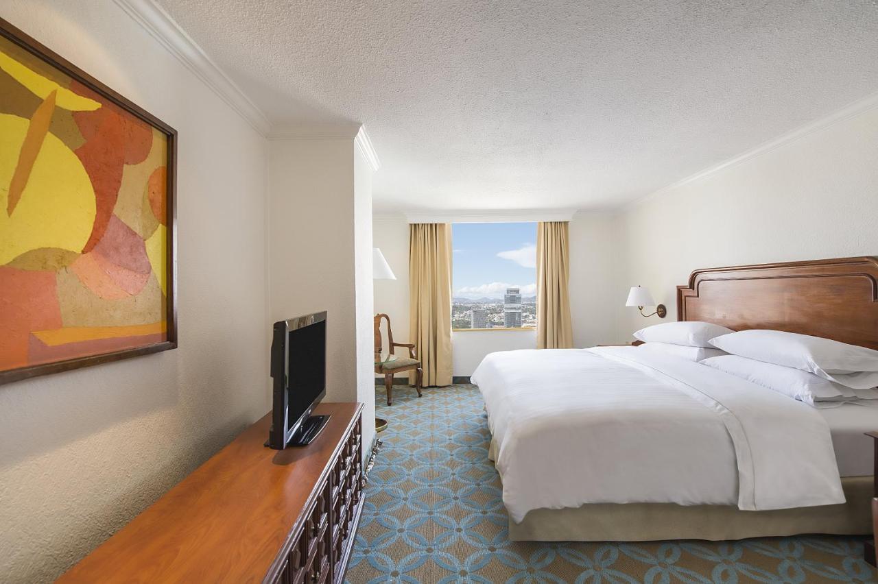 Fiesta Americana Reforma Città del Messico Esterno foto A guest room at the Hilton San Francisco