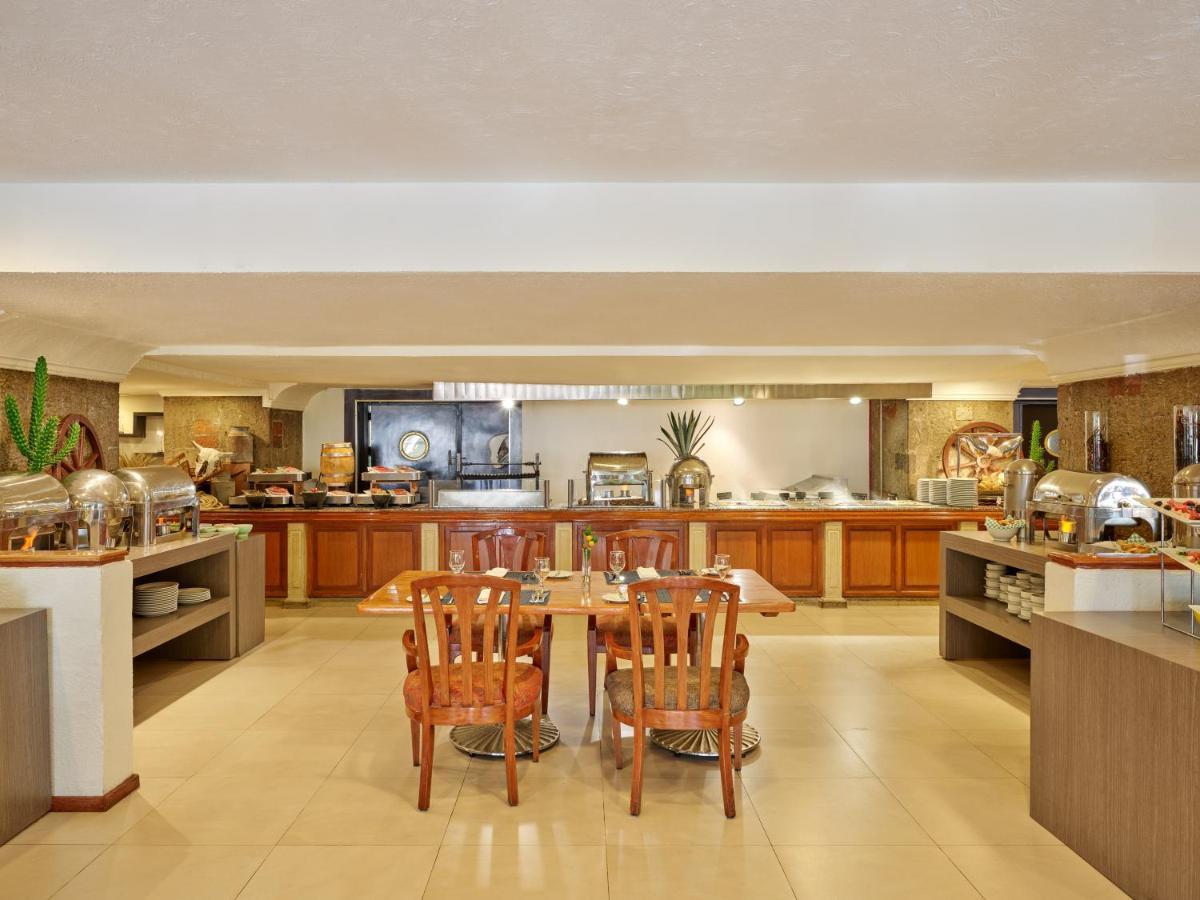 Fiesta Americana Reforma Città del Messico Esterno foto The buffet at the hotel