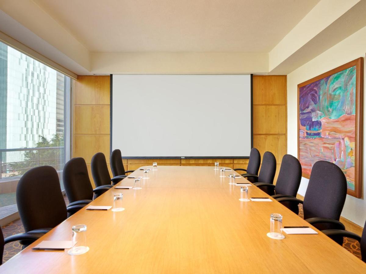 Fiesta Americana Reforma Città del Messico Esterno foto A boardroom at a hotel